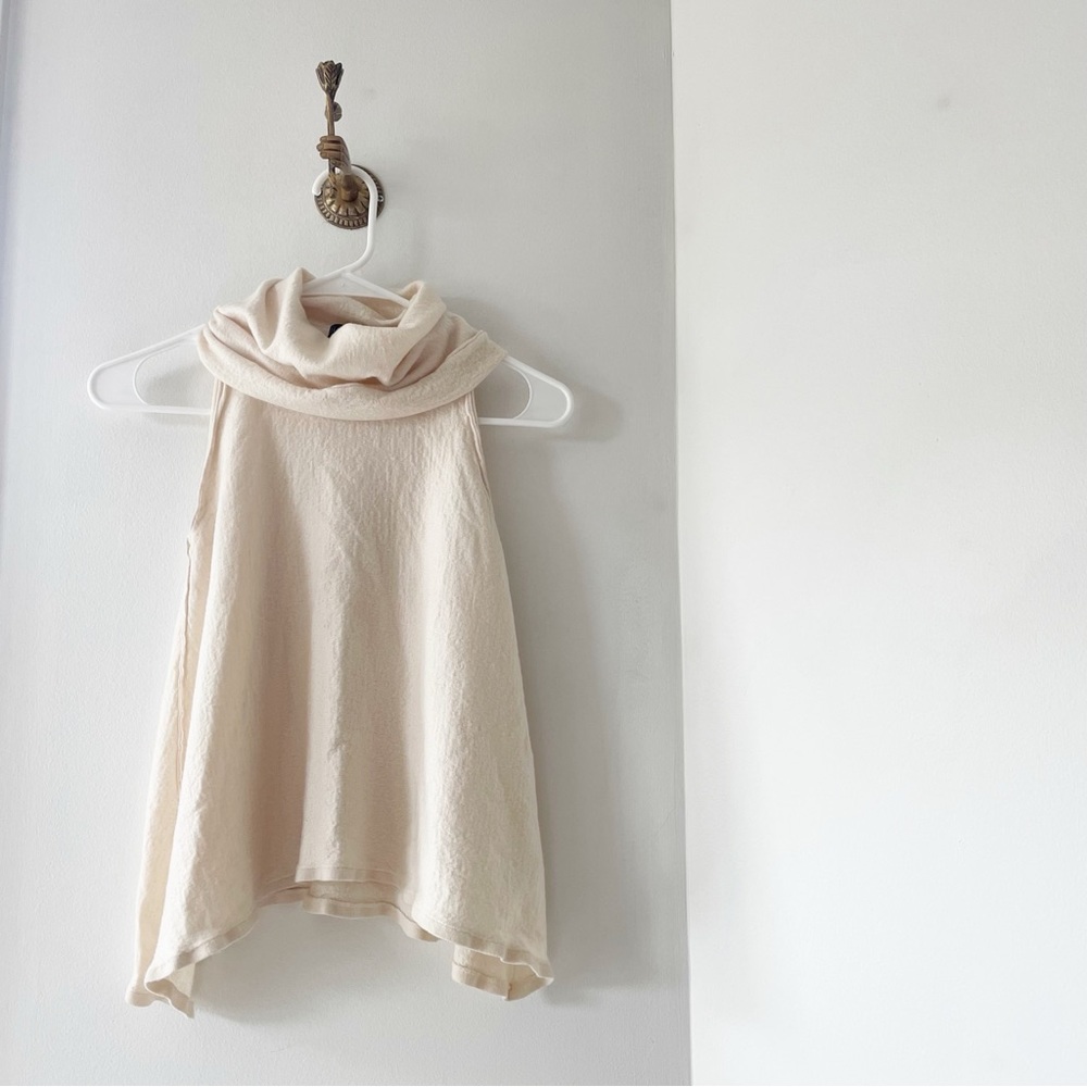 •Alice & Olivia Wool / Cashmere Turtleneck Sleeveless Base Layer Sweater •